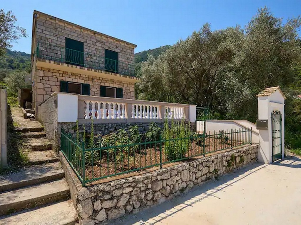 Three bedroom apartment near beach Prožurska Luka, Mljet (A-22338-a)