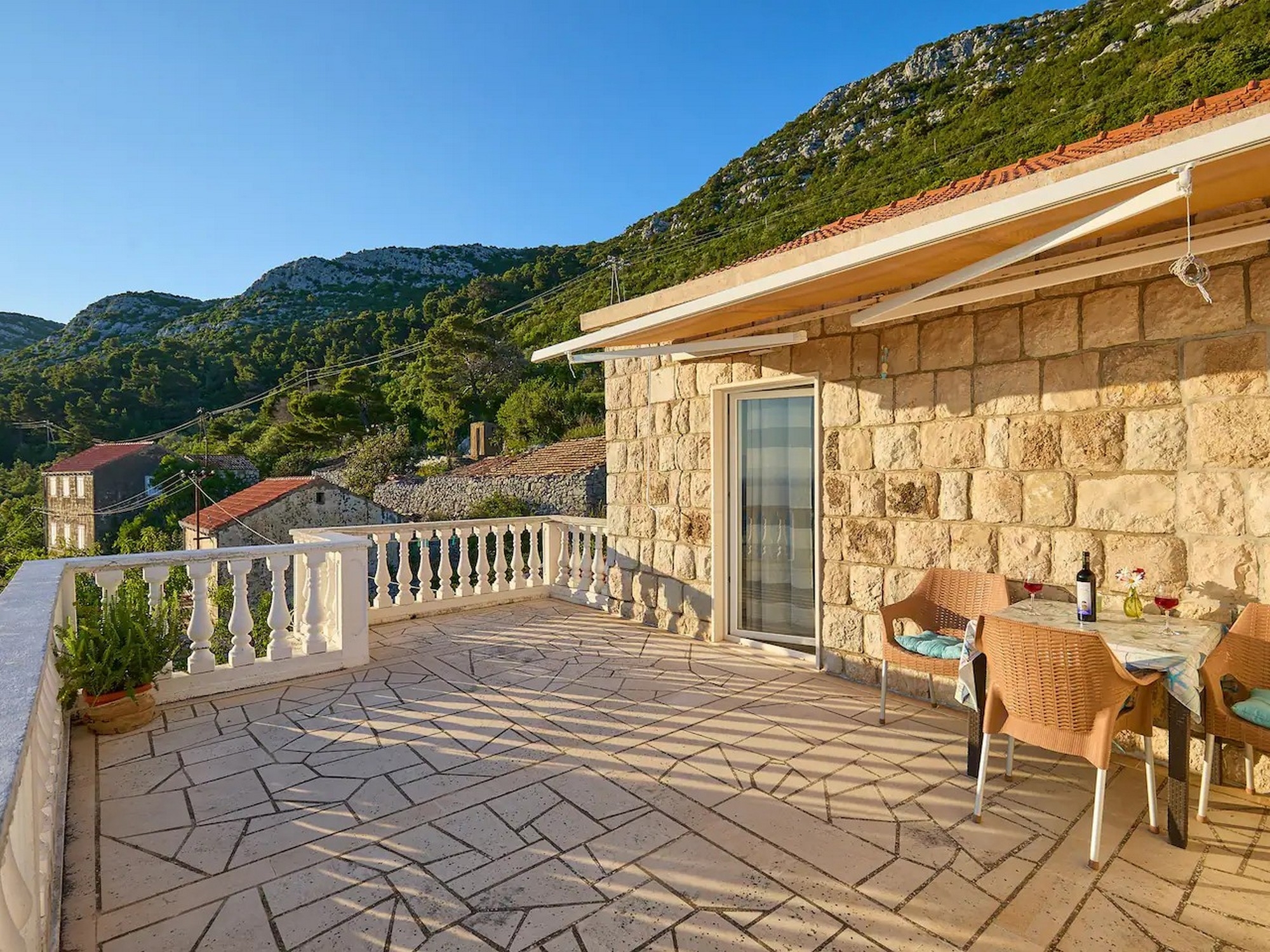 One bedroom apartment with terrace and sea view Maranovići, Mljet (A-22339-b) One bedroom apartment with terrace and sea view Maranovići, Mljet (A-22339-b)