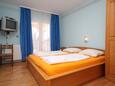 Ložnice Peroj, Ložnice v ubytování typu room, domácí mazlíčci povoleni a WiFi.