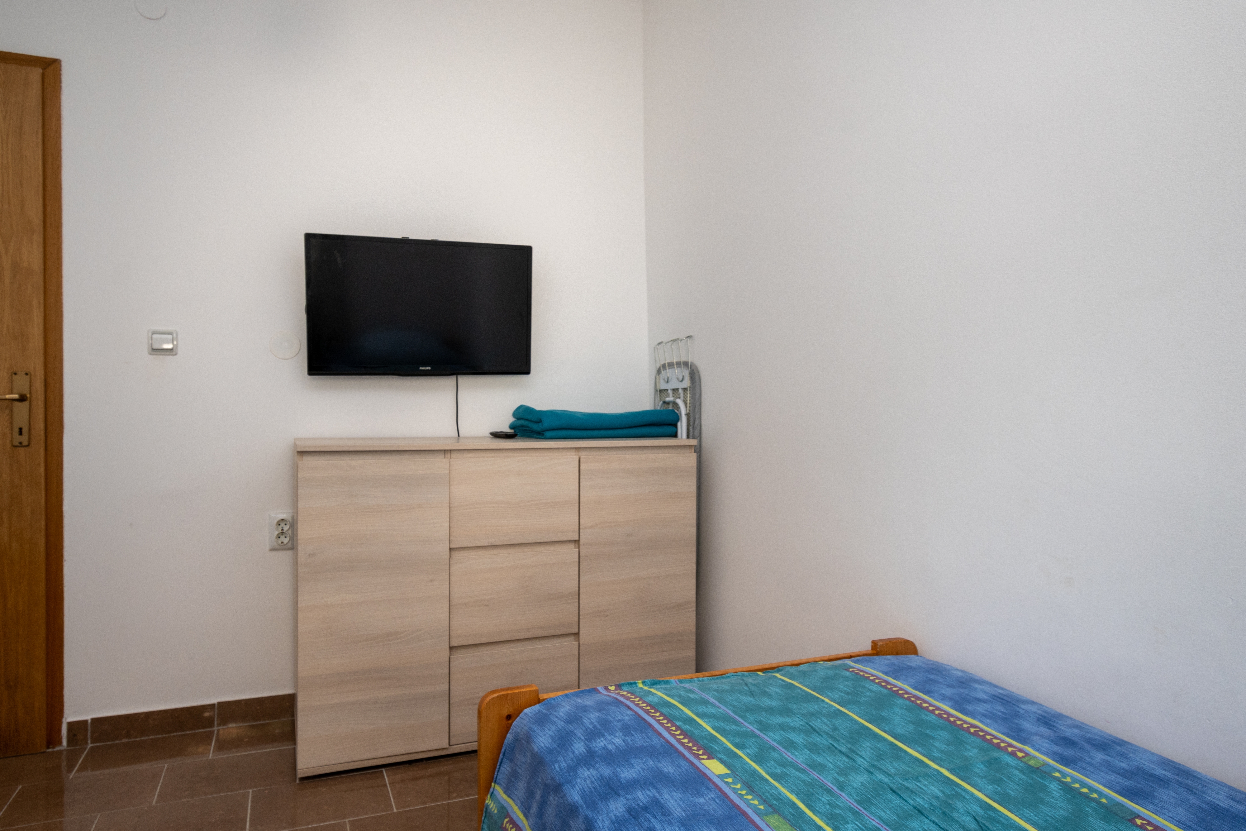 Two bedroom apartment with terrace and sea view Donji Karin, Novigrad  A-a