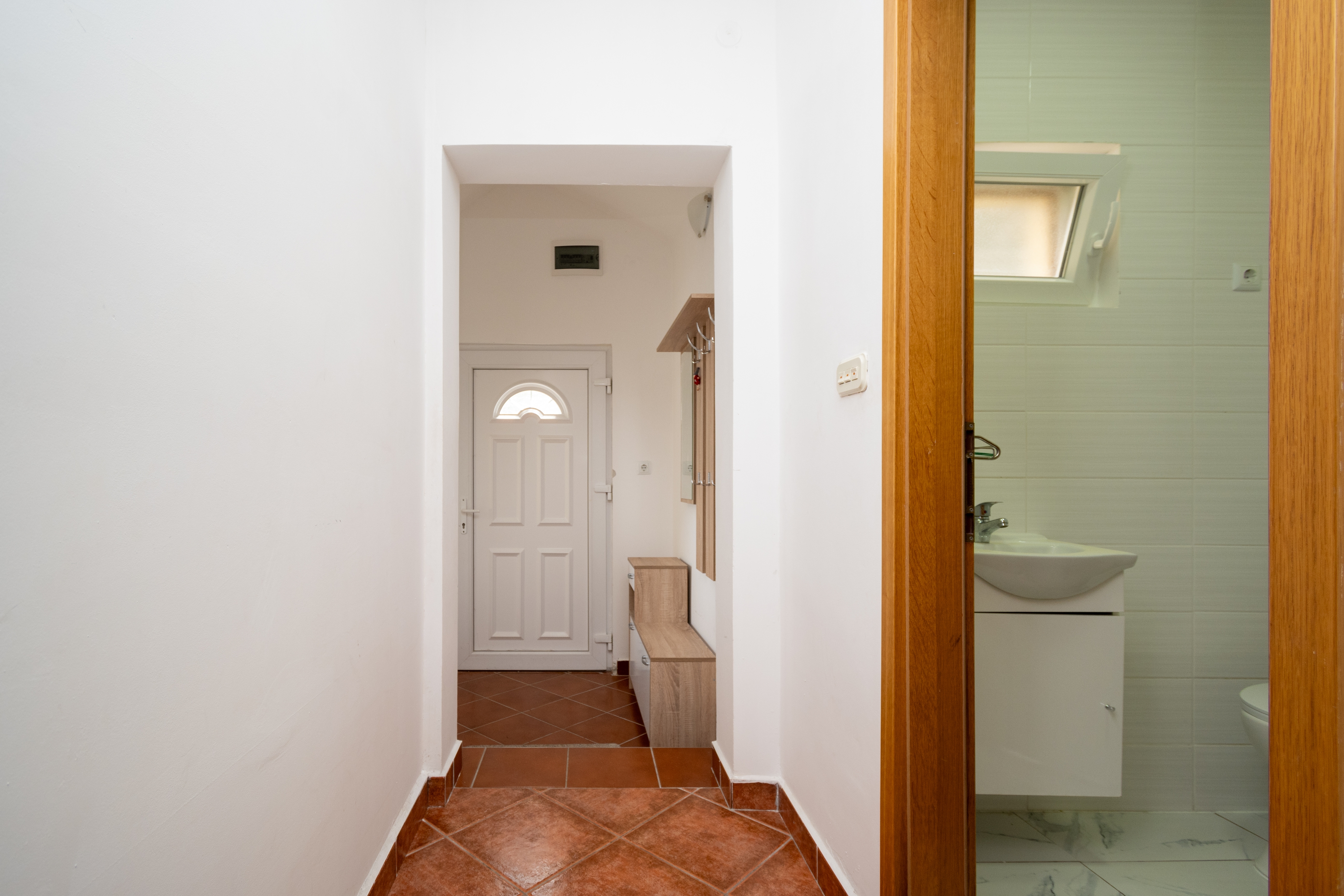 Two bedroom apartment with terrace and sea view Donji Karin, Novigrad  A-a