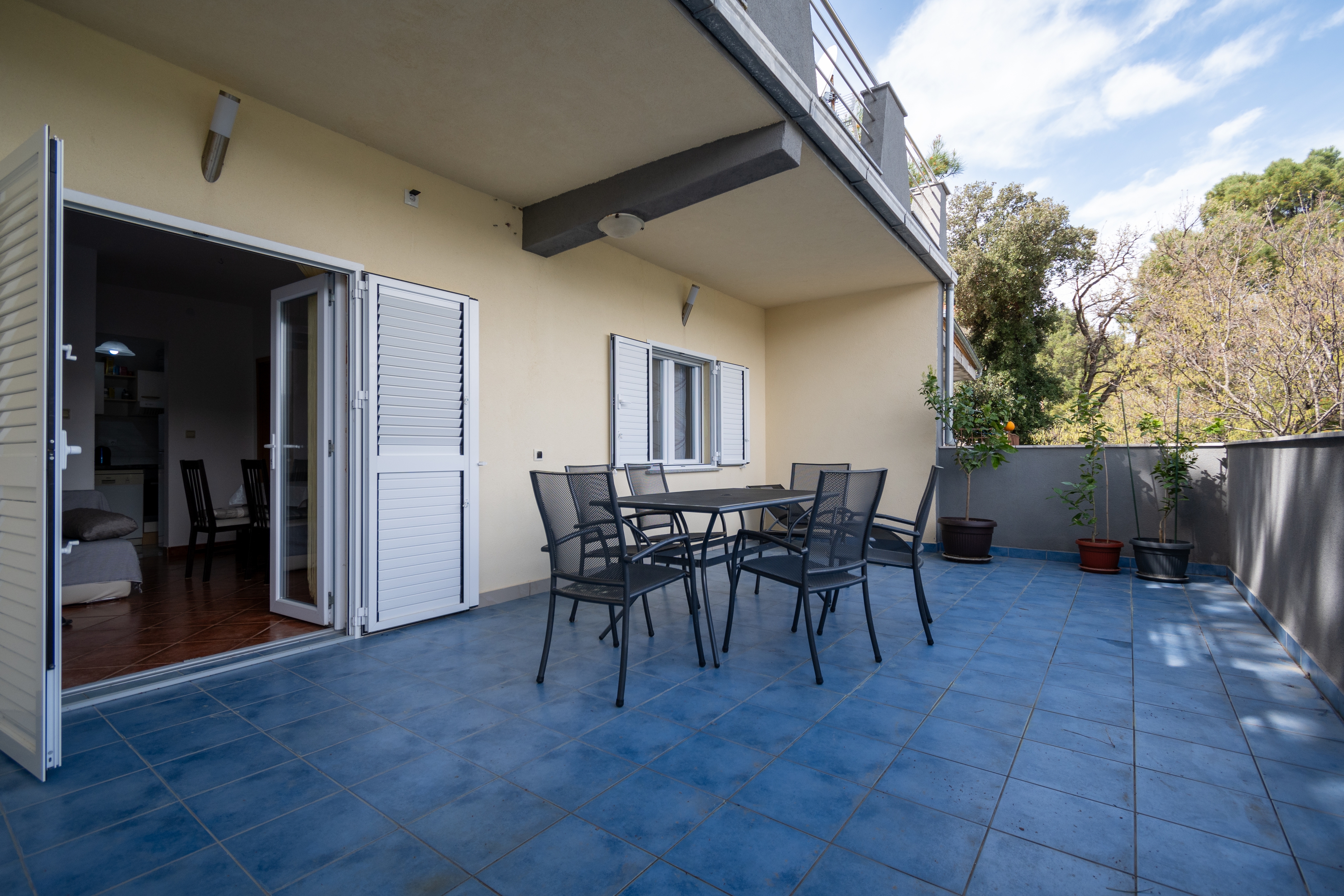 Two bedroom apartment with terrace and sea view Donji Karin, Novigrad  A-a