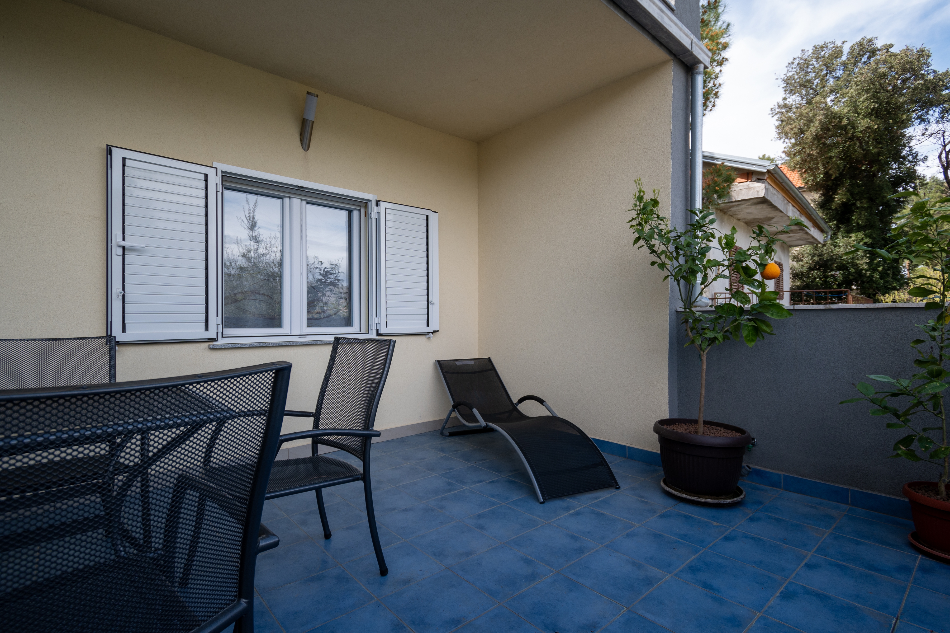 Two bedroom apartment with terrace and sea view Donji Karin, Novigrad  A-a