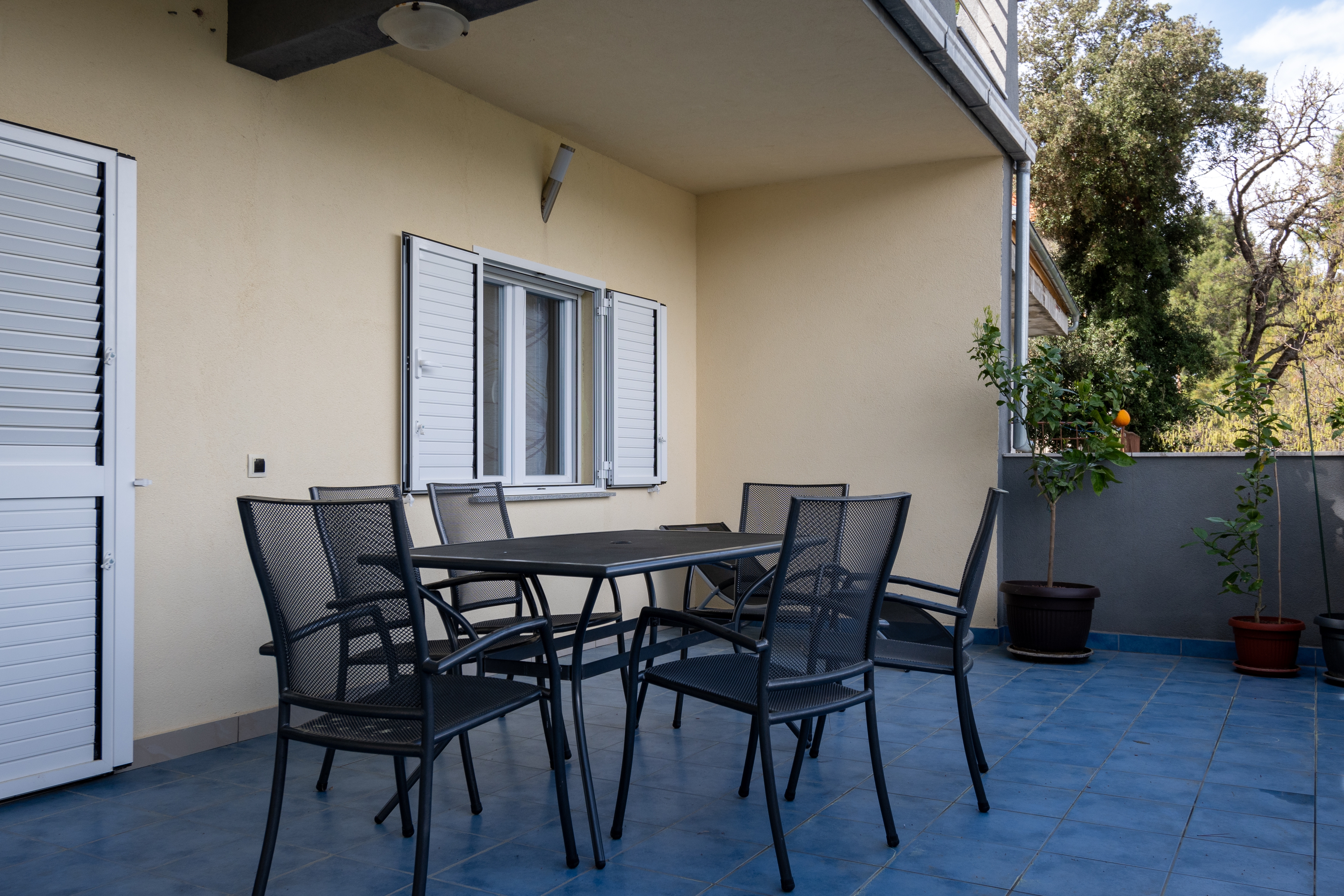 Two bedroom apartment with terrace and sea view Donji Karin, Novigrad  A-a