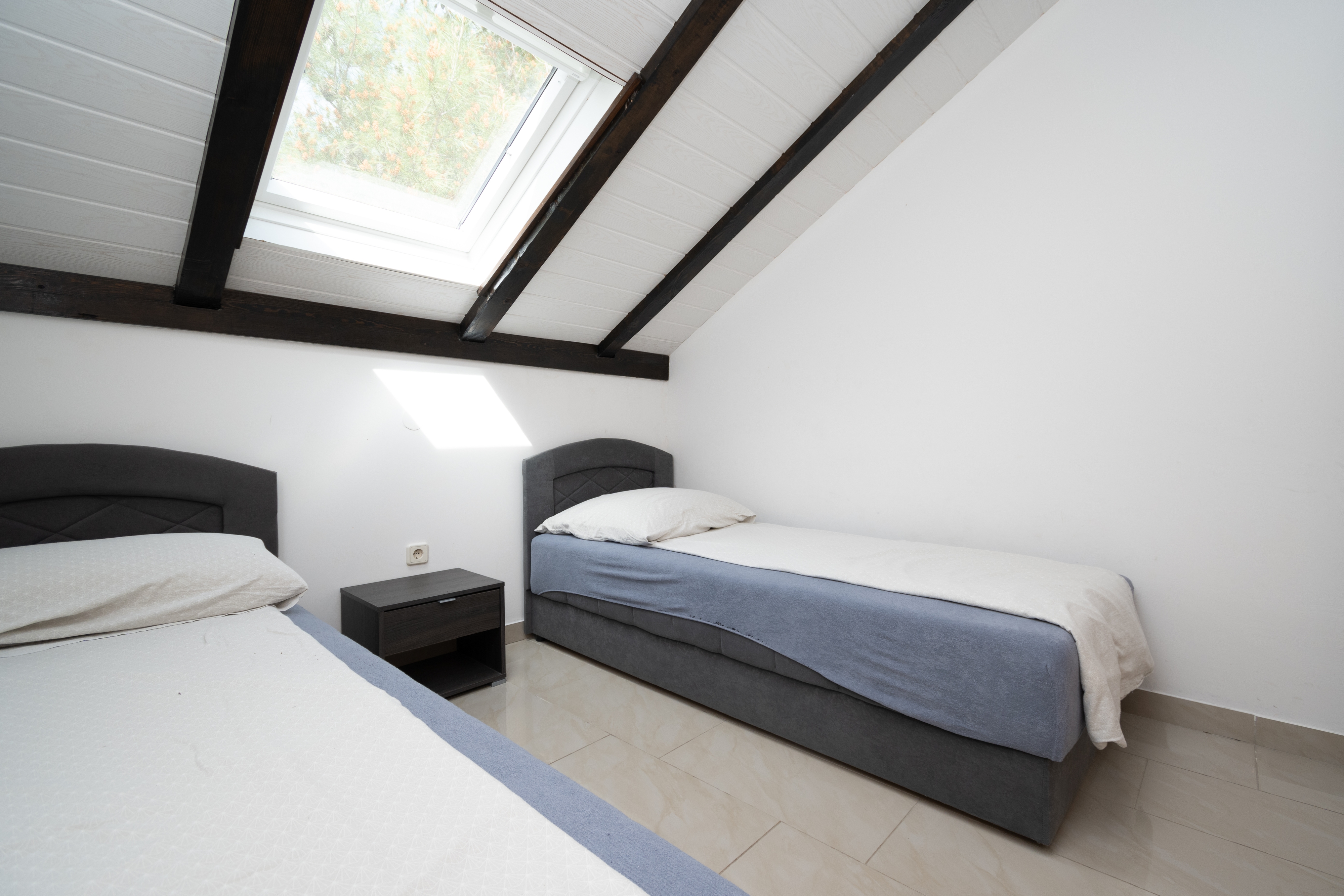Two bedroom apartment with terrace and sea view Donji Karin, Novigrad  A-b
