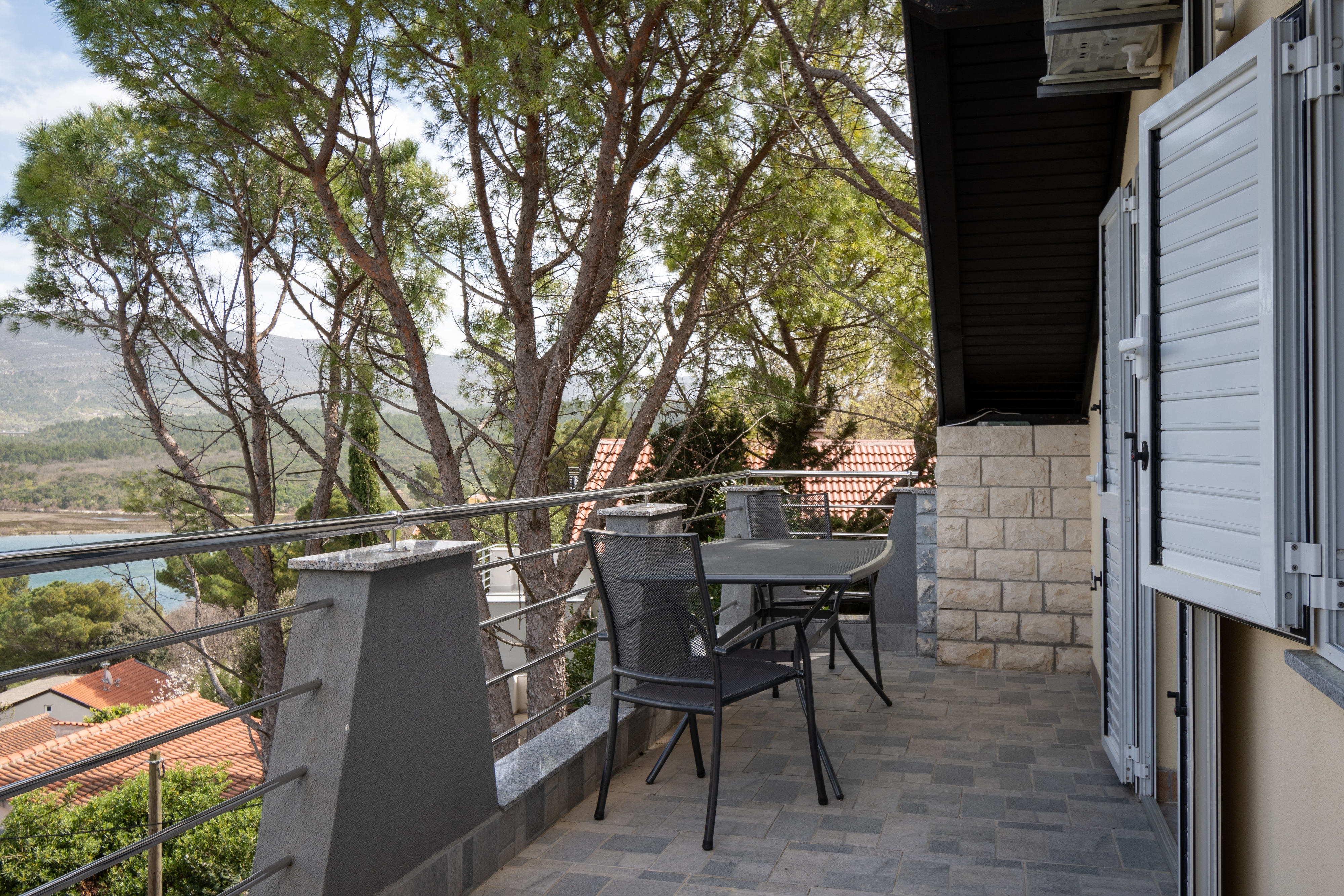 Two bedroom apartment with terrace and sea view Donji Karin, Novigrad (A-22350-b)