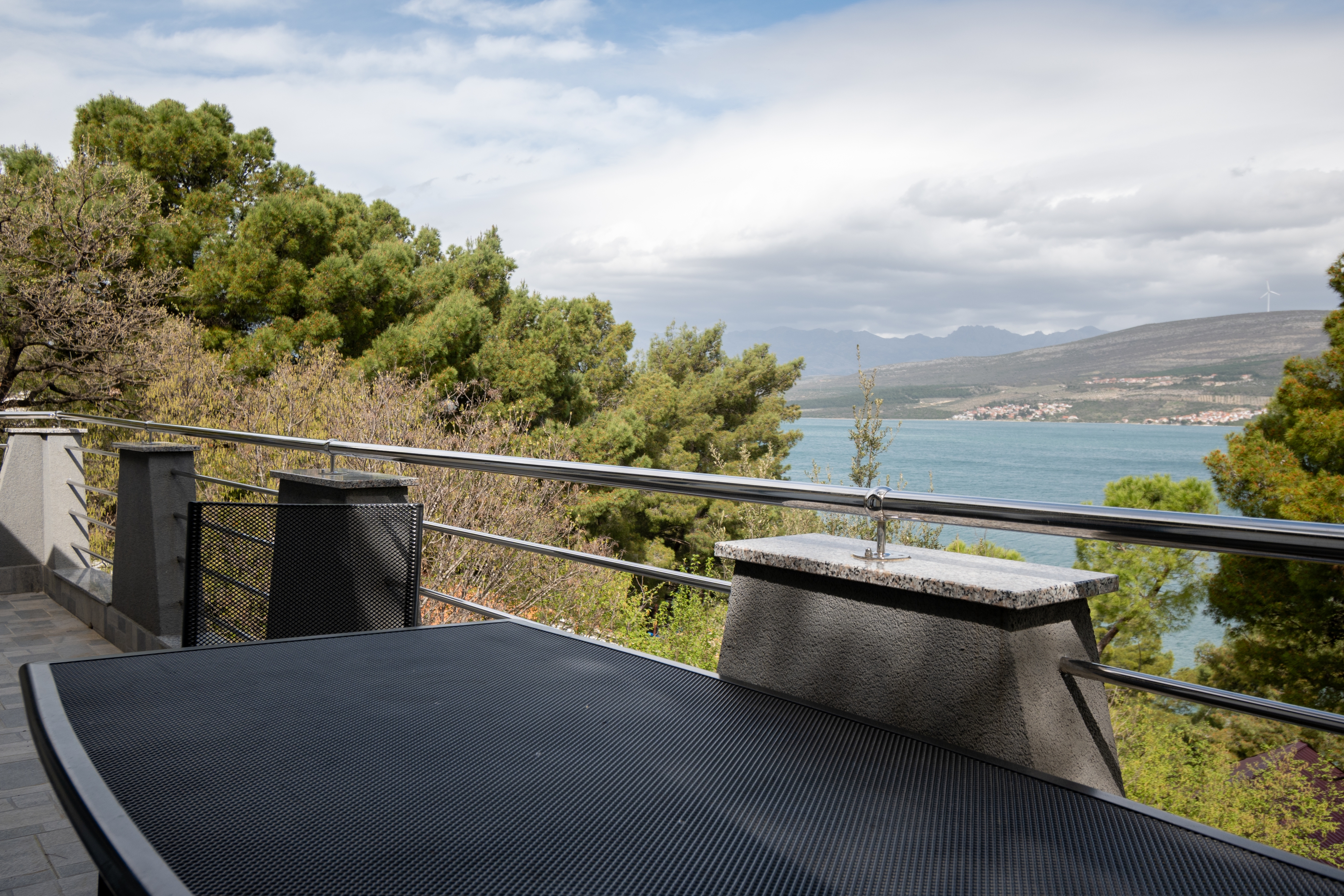 Two bedroom apartment with terrace and sea view Donji Karin, Novigrad  A-b