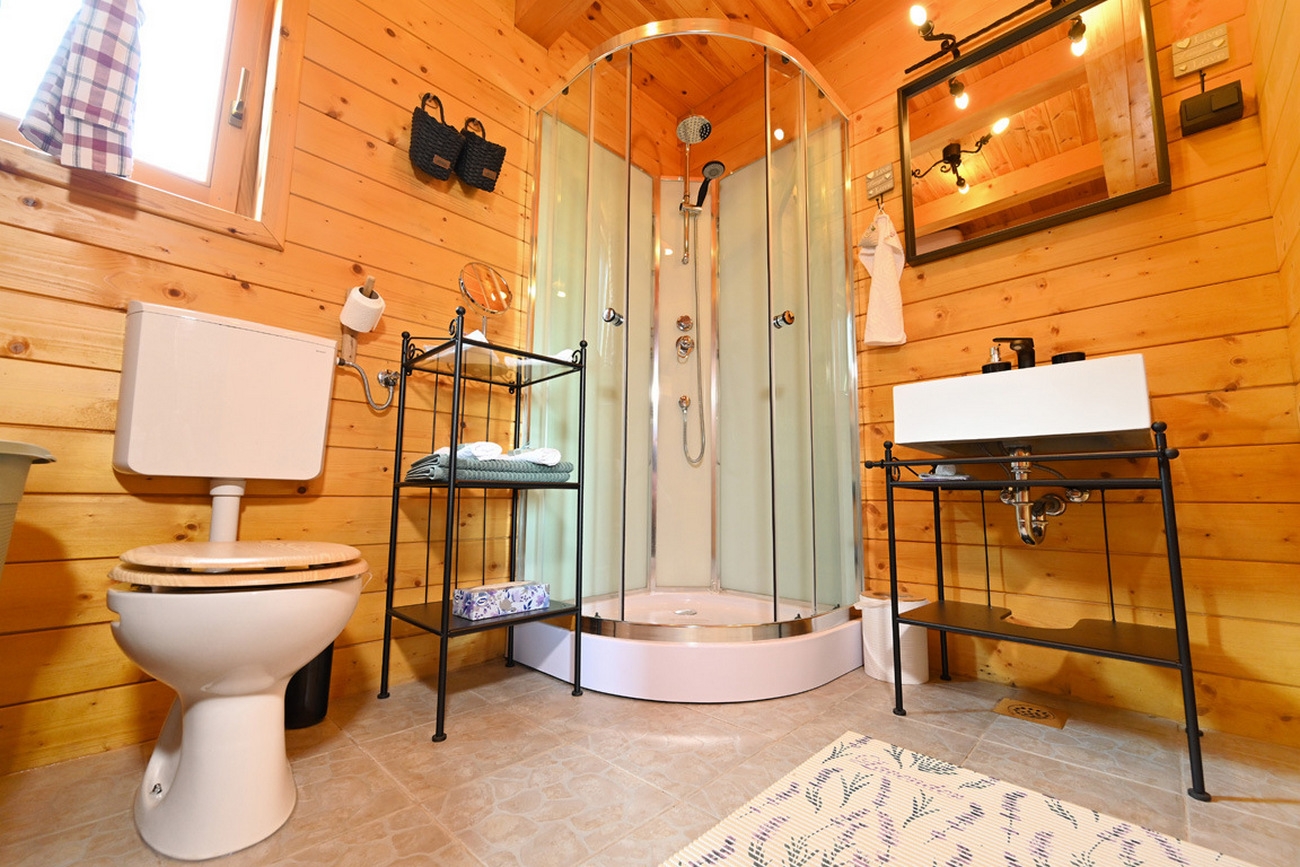 Three bedroom house with terrace Mihalić Selo, Karlovac  K