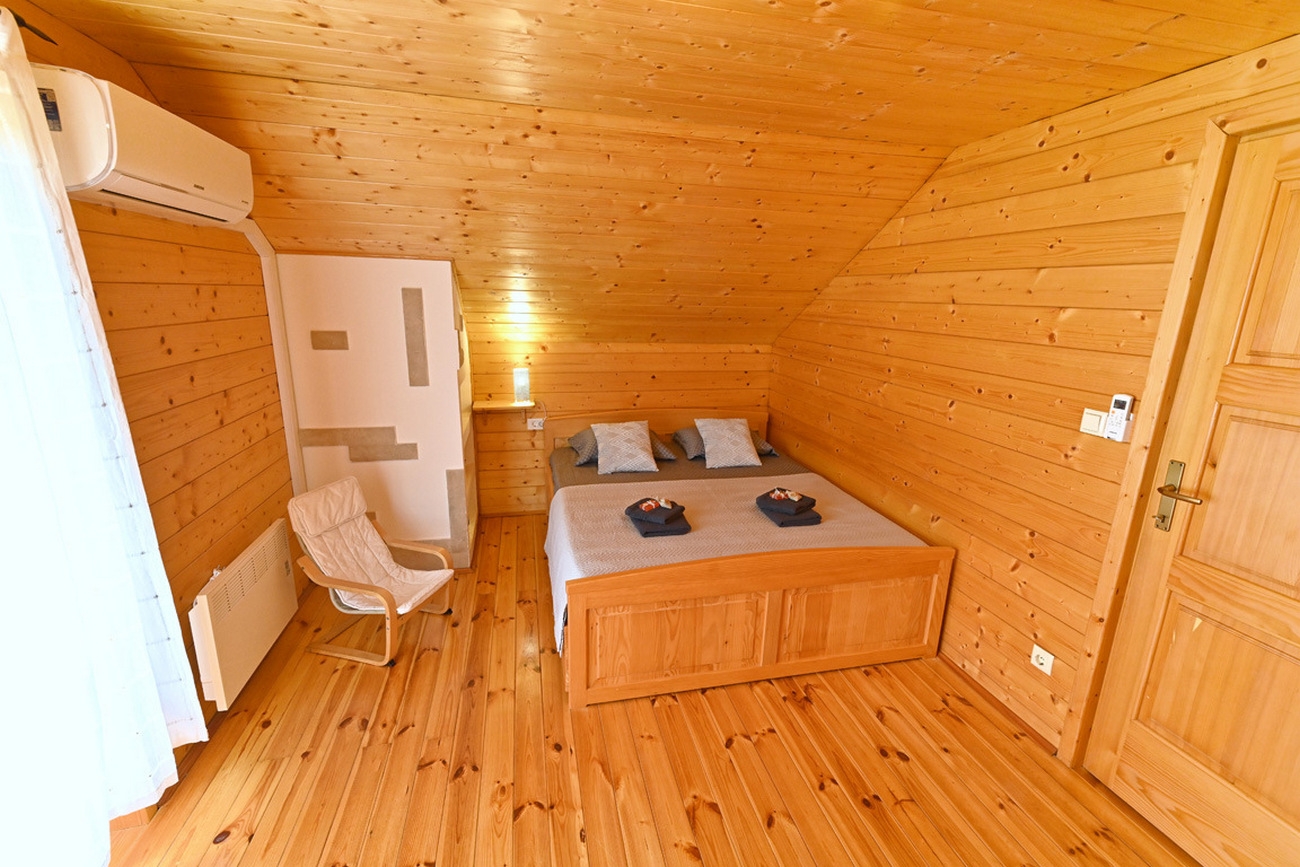 Three bedroom house with terrace Mihalić Selo, Karlovac  K