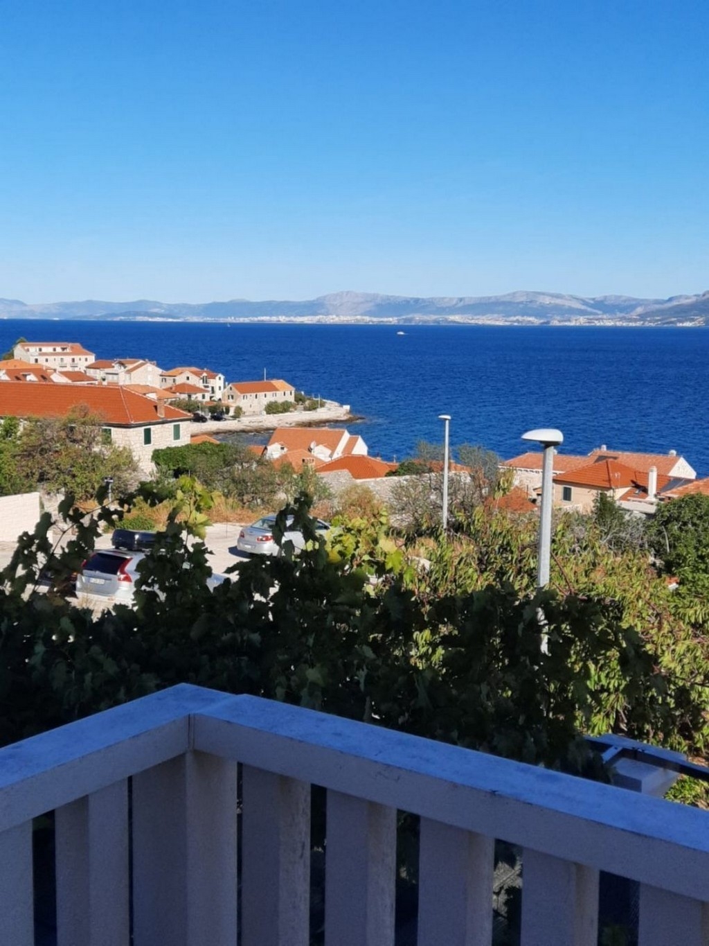 One bedroom apartment with terrace and sea view Postira, Brač  A-a