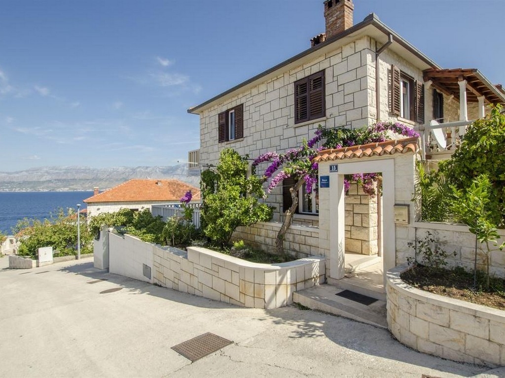 One bedroom apartment with terrace and sea view Postira, Brač (A-22356-a) One bedroom apartment with terrace and sea view Postira, Brač (A-22356-a)