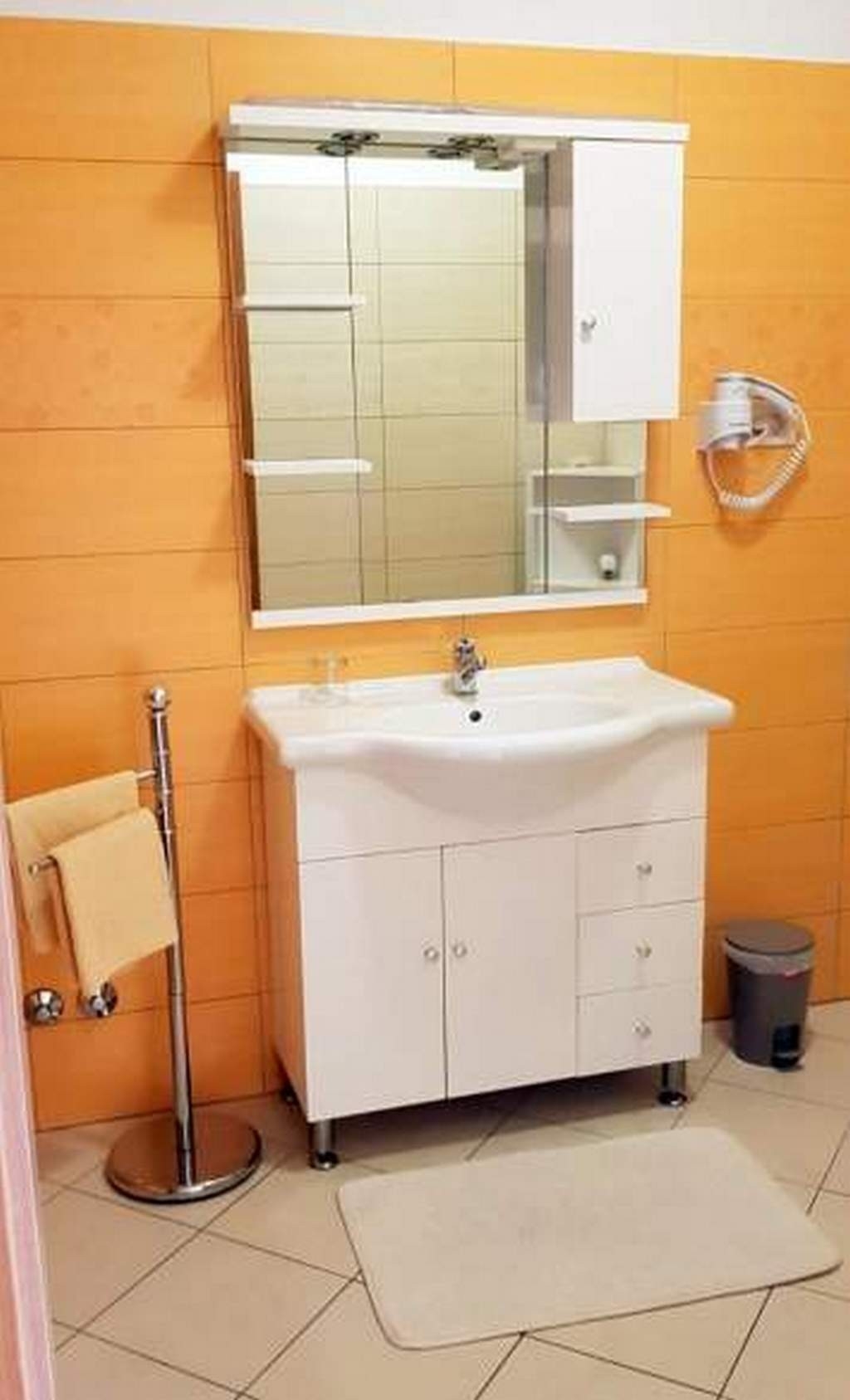 Two bedroom apartment with terrace and sea view Barbat, Rab  A-a