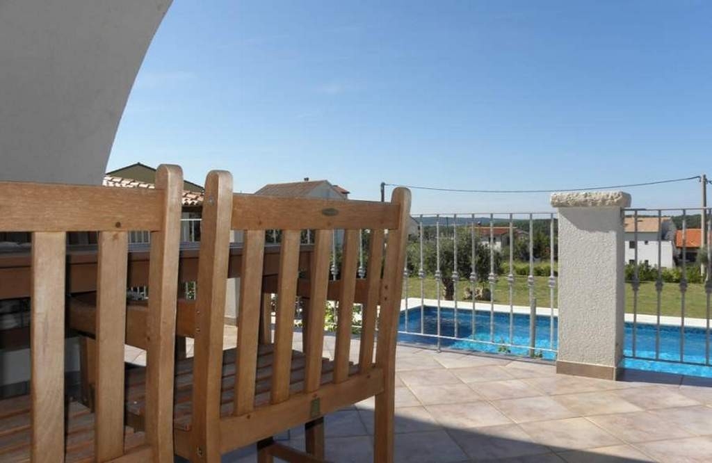 Two bedroom apartment with terrace and sea view Barbat, Rab  A-a
