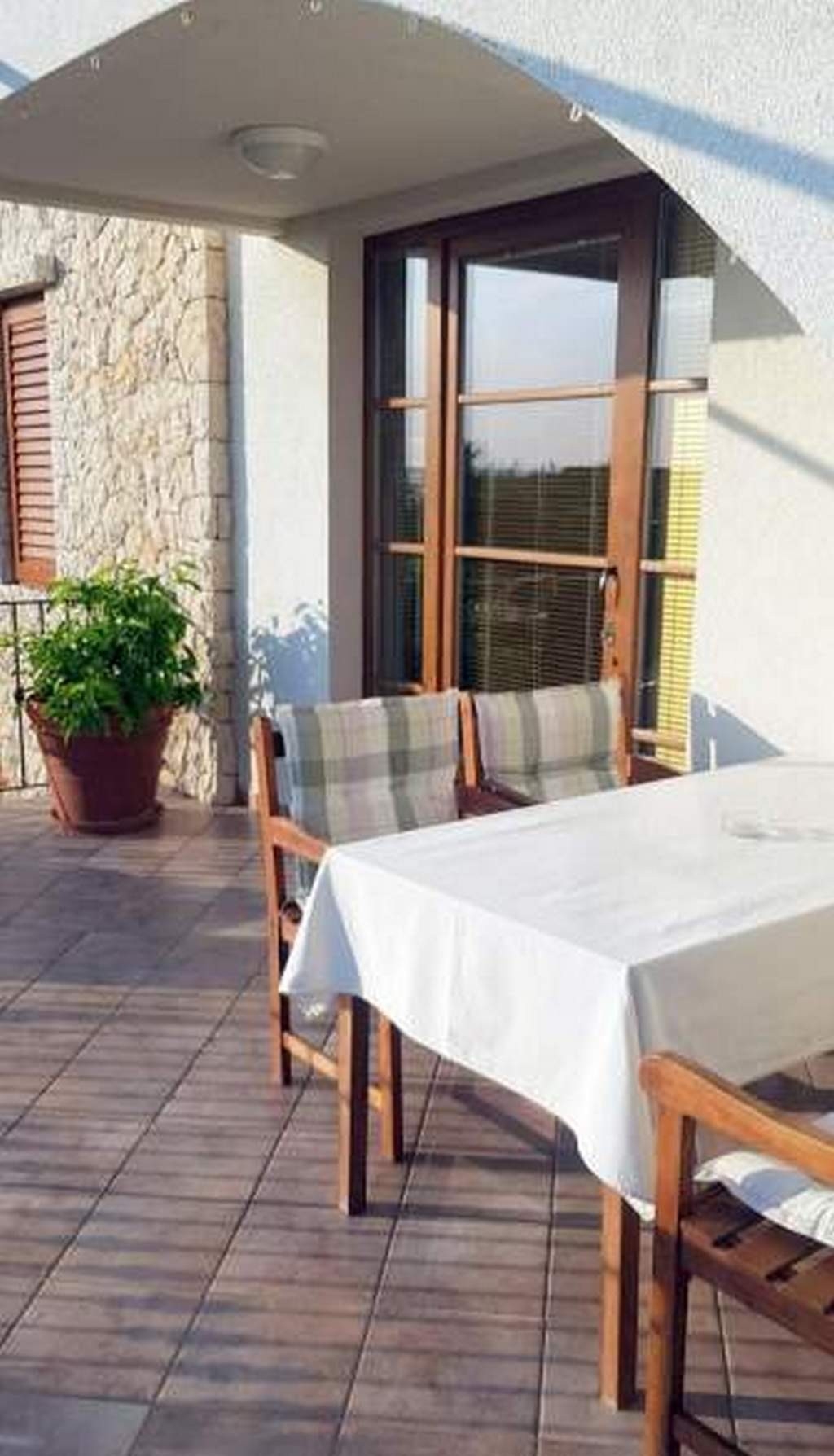 Two bedroom apartment with terrace and sea view Barbat, Rab  A-a