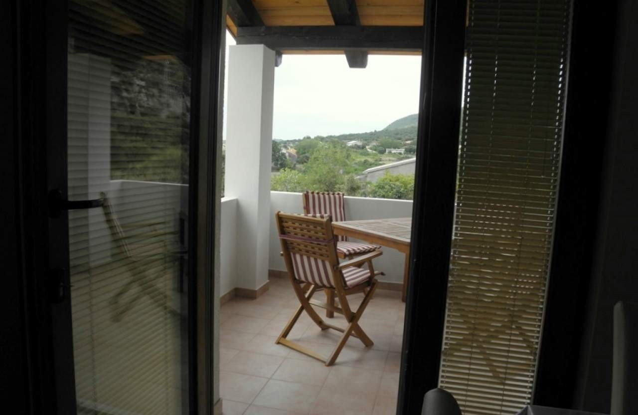 One bedroom apartment with terrace and sea view Barbat, Rab  A-b