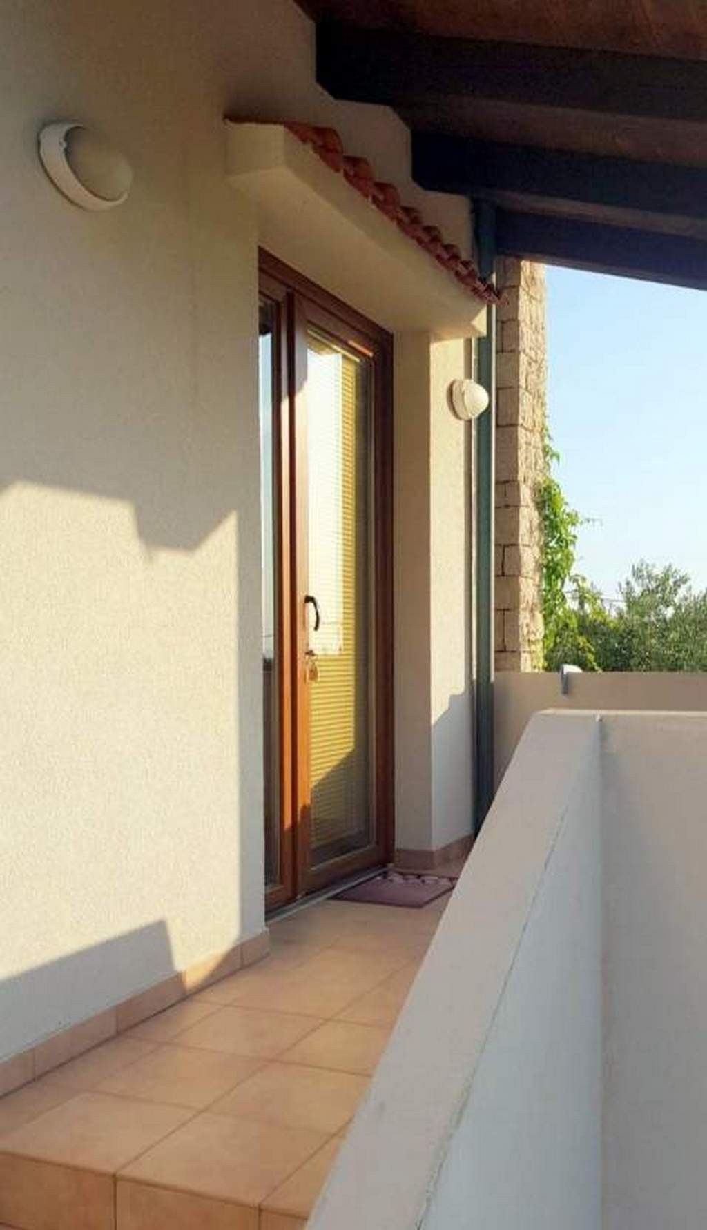 One bedroom apartment with terrace and sea view Barbat, Rab  A-b