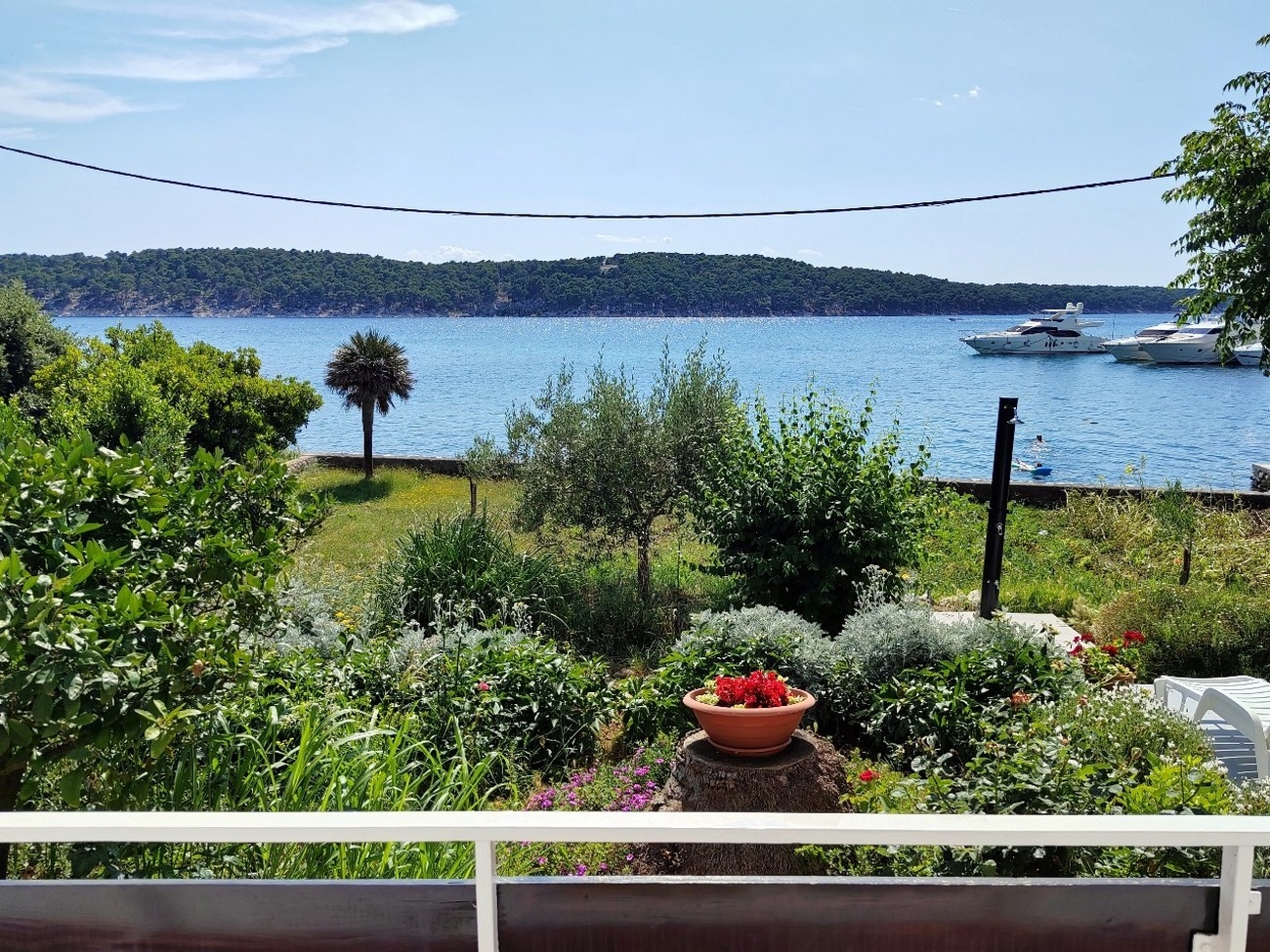 Three bedroom apartment near beach Barbat, Rab  A-a