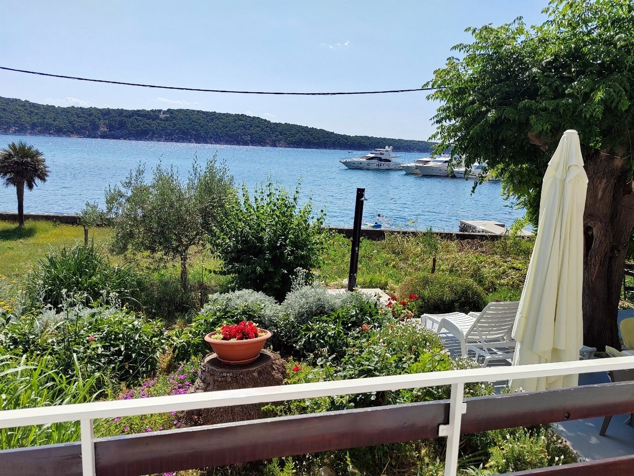 Three bedroom apartment near beach Barbat, Rab  A-a