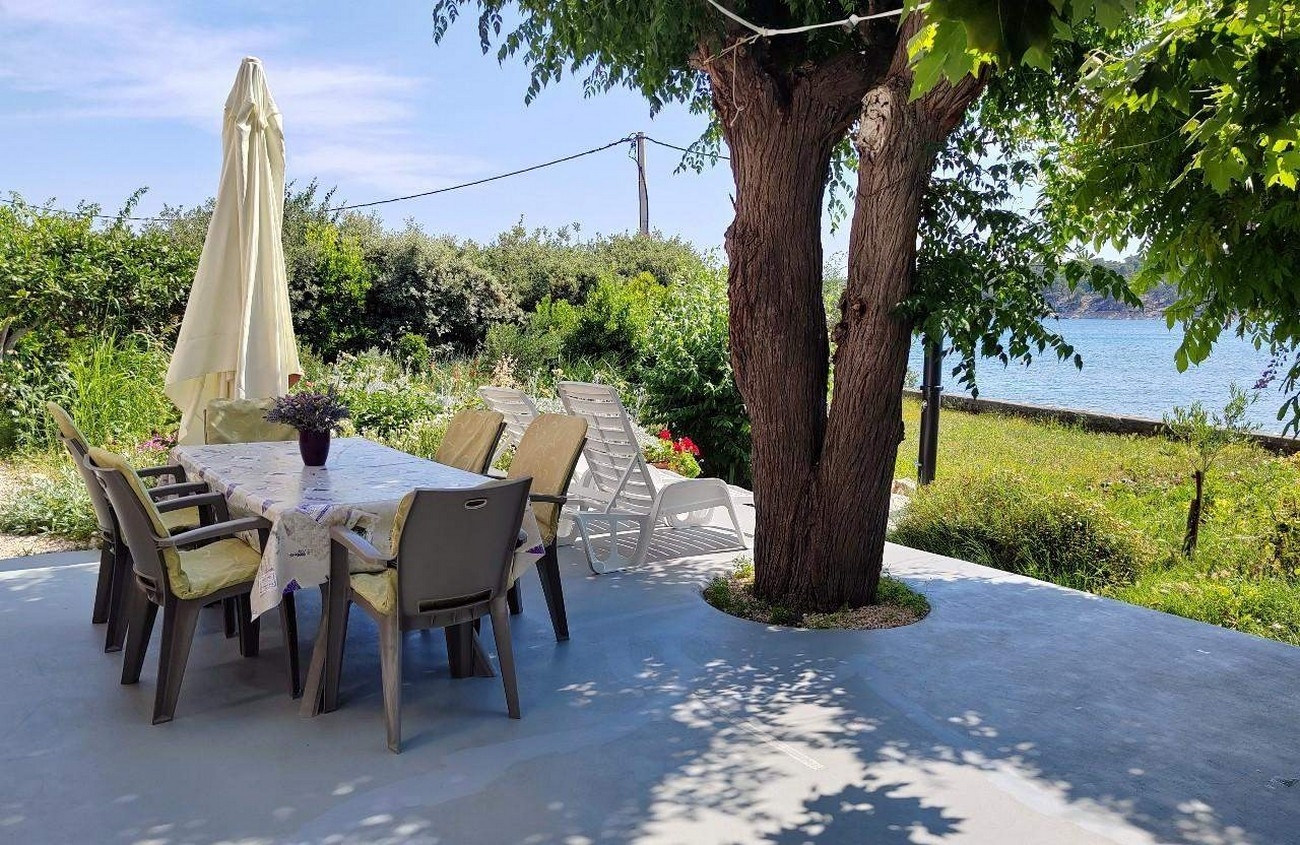 Three bedroom apartment near beach Barbat, Rab  A-a
