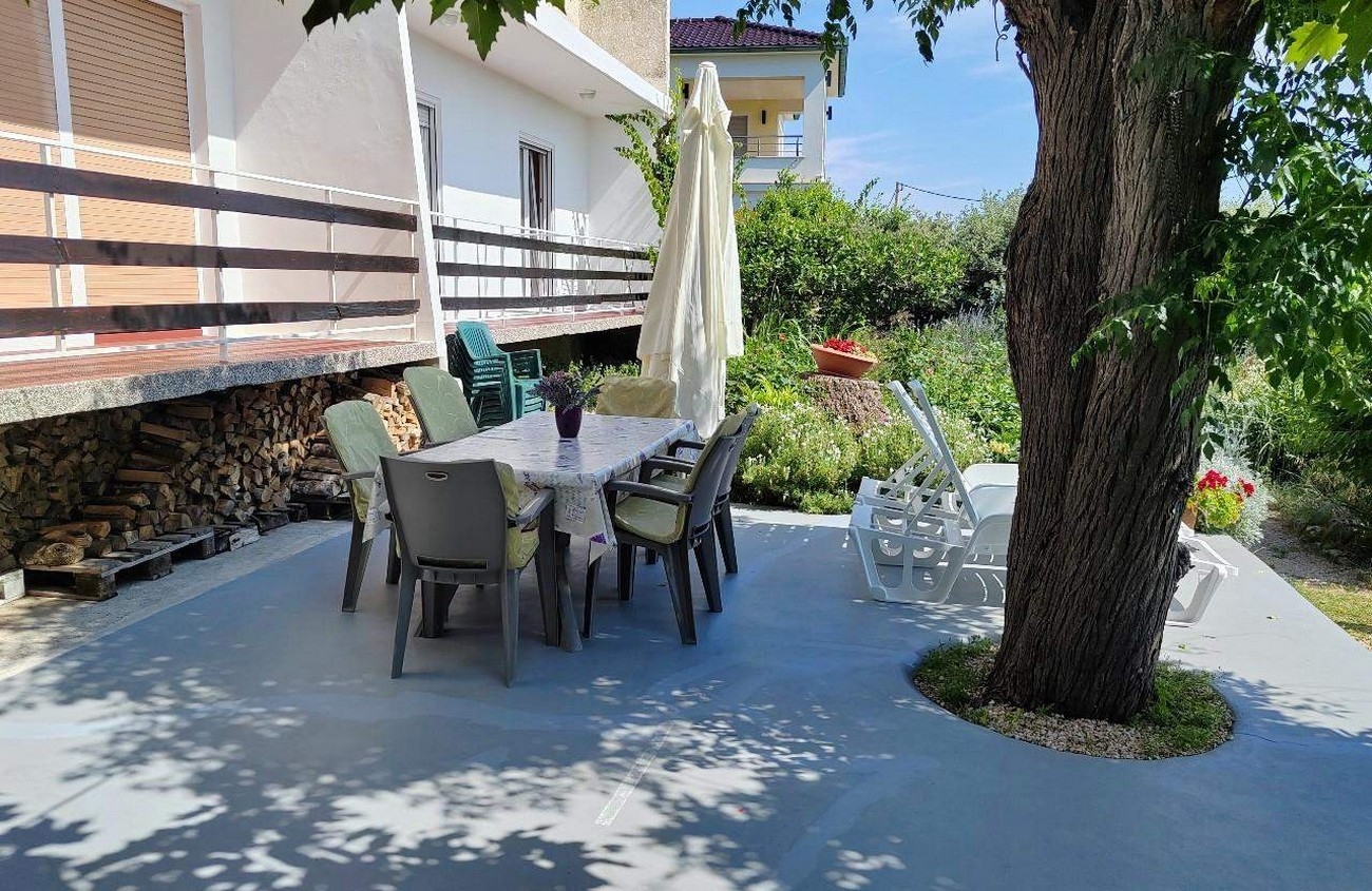 Three bedroom apartment near beach Barbat, Rab  A-a