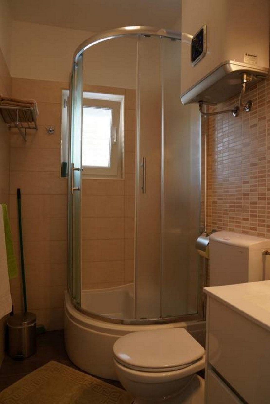One bedroom apartment with terrace Barbat, Rab  A-a