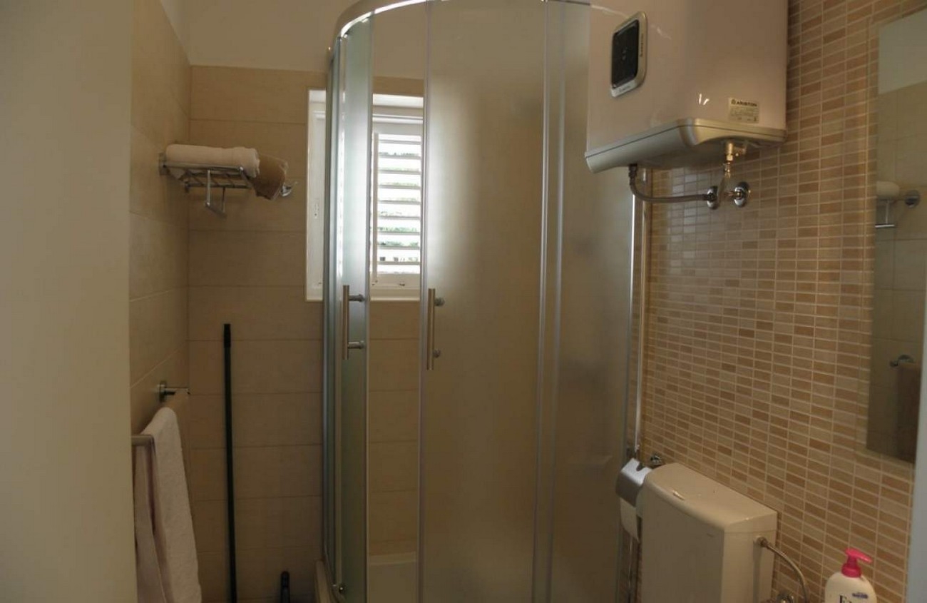 One bedroom apartment with terrace Barbat, Rab  A-a