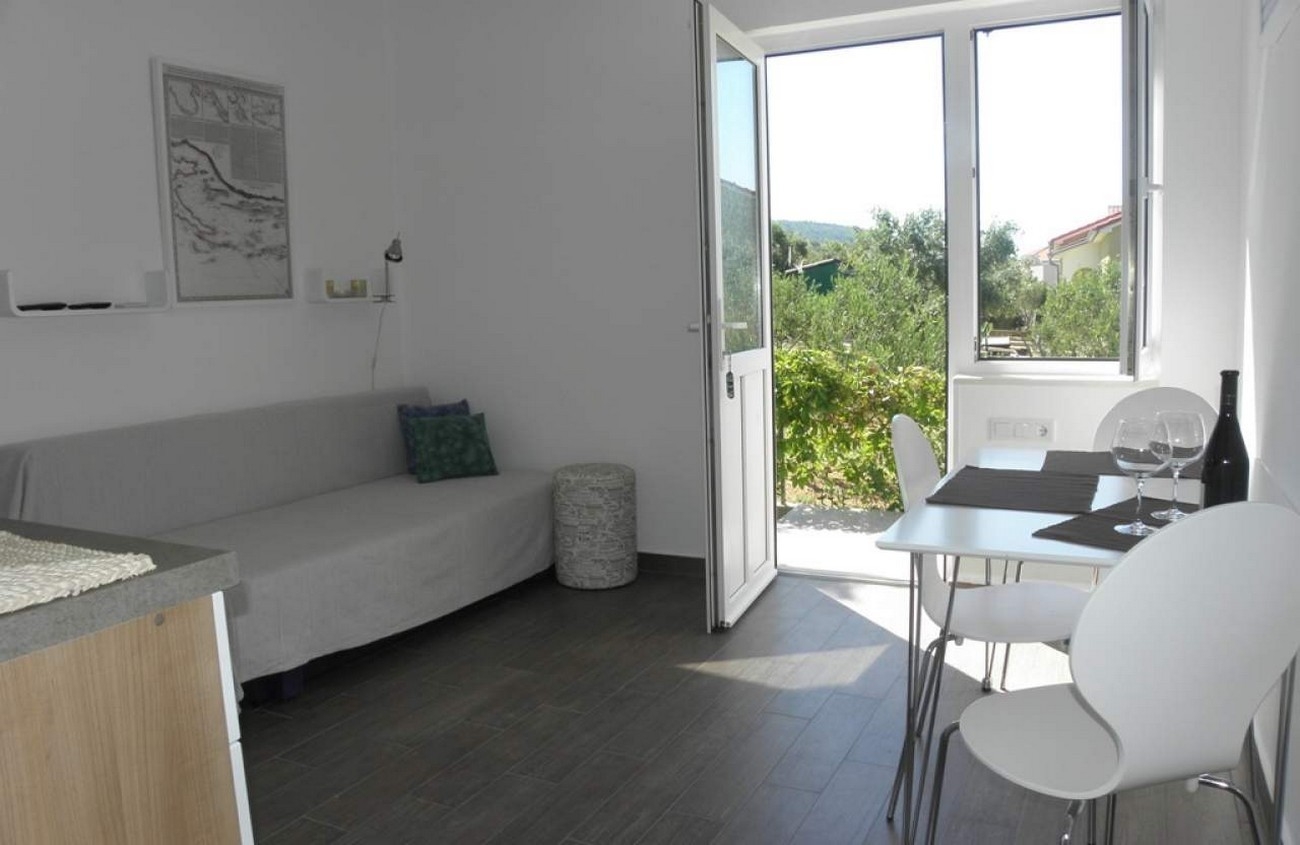 One bedroom apartment with terrace Barbat, Rab (A-22361-a)
