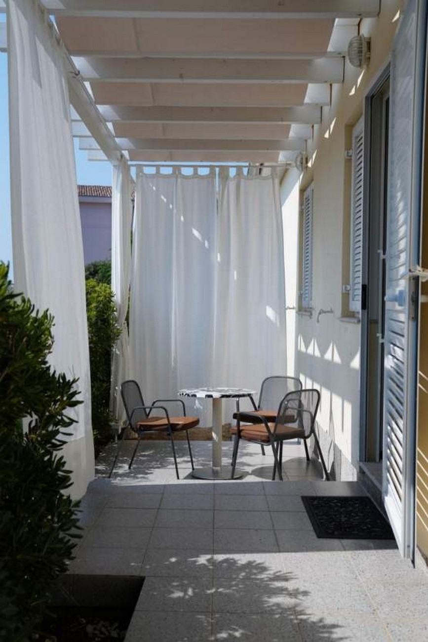One bedroom apartment with terrace Barbat, Rab  A-a