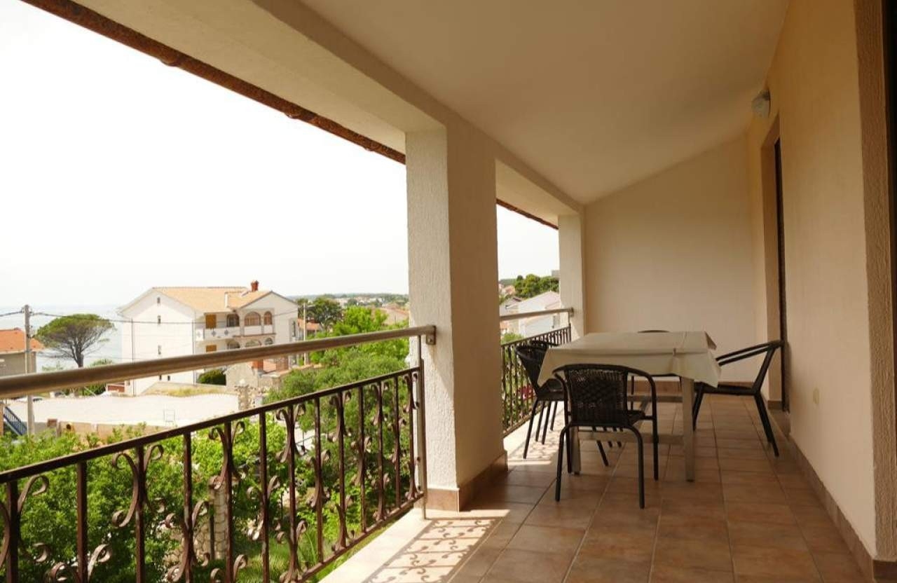 Two bedroom apartment with balcony and sea view Banjol, Rab  A-a