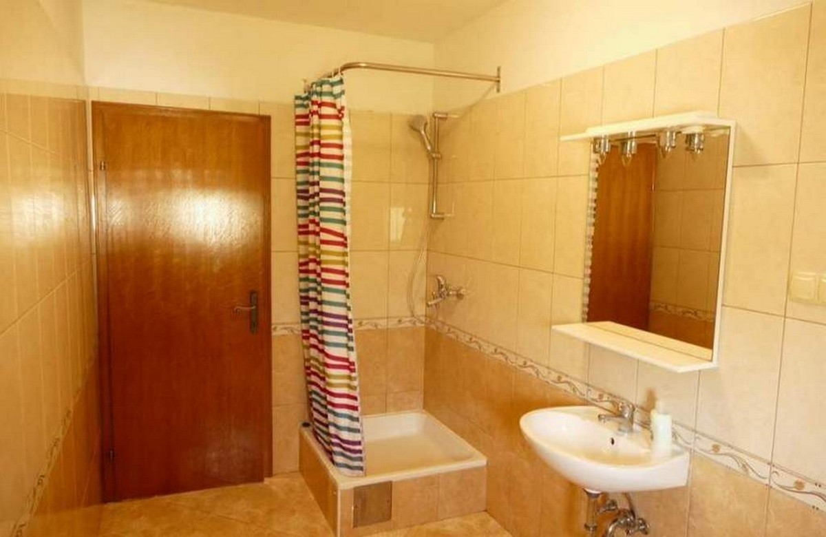 Two bedroom apartment with balcony and sea view Banjol, Rab  A-a