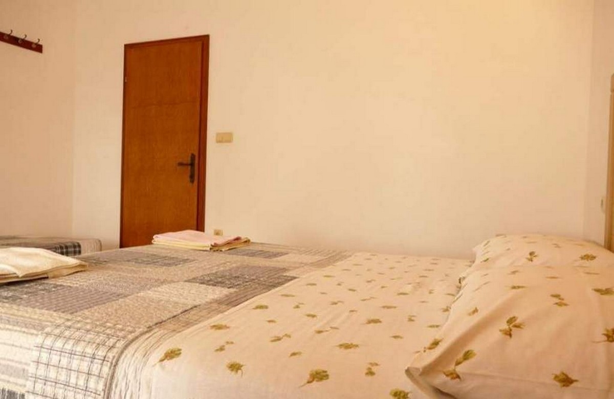 Two bedroom apartment with balcony and sea view Banjol, Rab  A-a