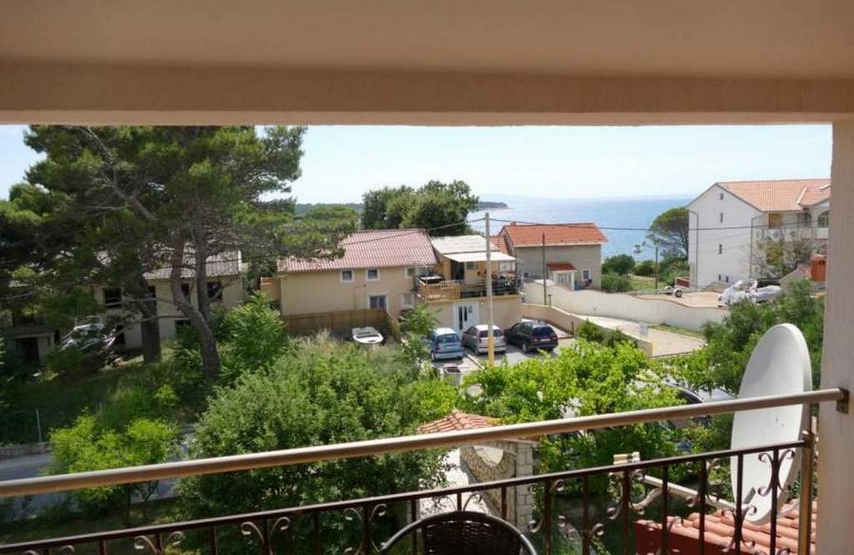 Two bedroom apartment with balcony and sea view Banjol, Rab  A-b