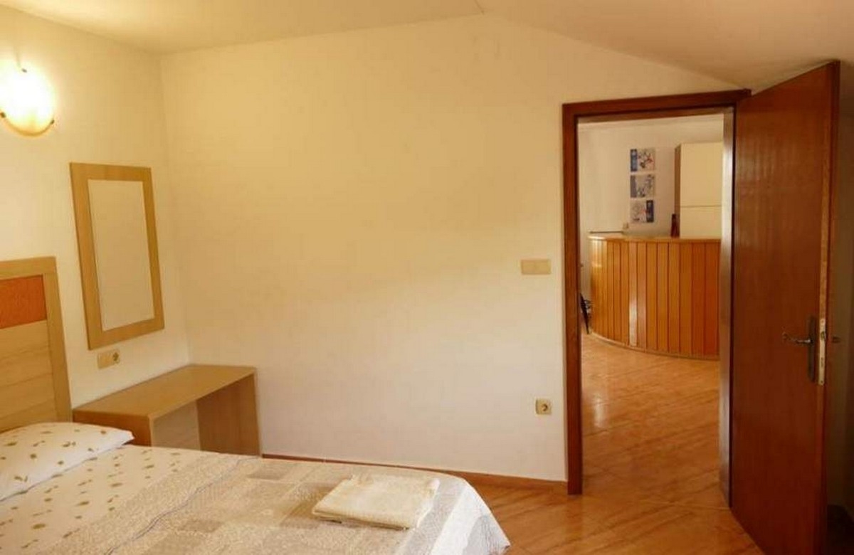 Two bedroom apartment with balcony and sea view Banjol, Rab  A-b