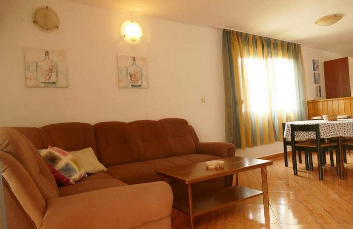 Two bedroom apartment with balcony and sea view Banjol (Rab) (A-22362-b)