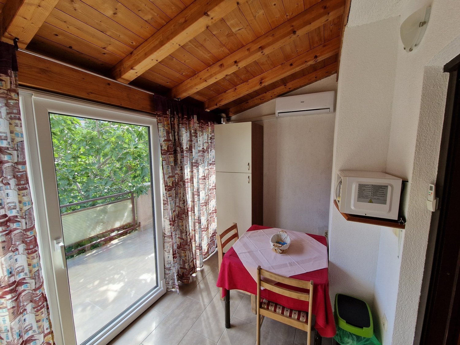 One bedroom apartment with balcony Banjol (Rab) (A-22362-c)