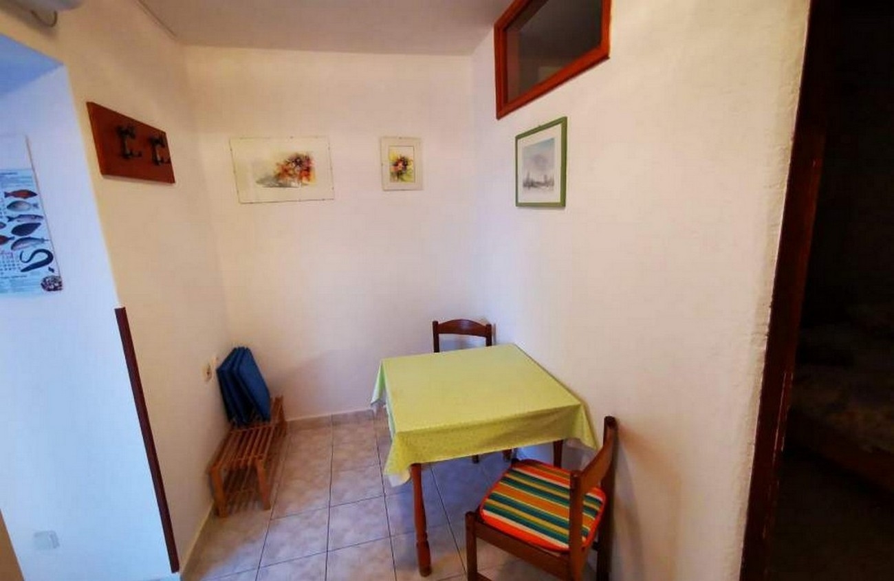 One bedroom apartment near beach Barbat, Rab (A-22363-a)