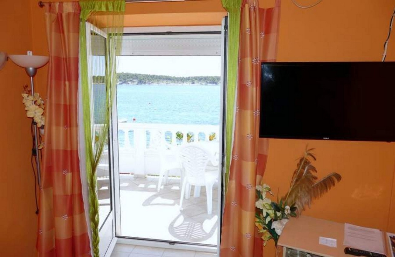Two bedroom apartment near beach Barbat, Rab (A-22363-b)
