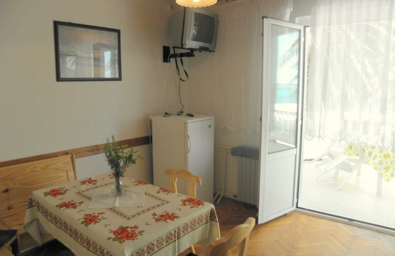 Two bedroom apartment near beach Barbat, Rab (A-22364-a)