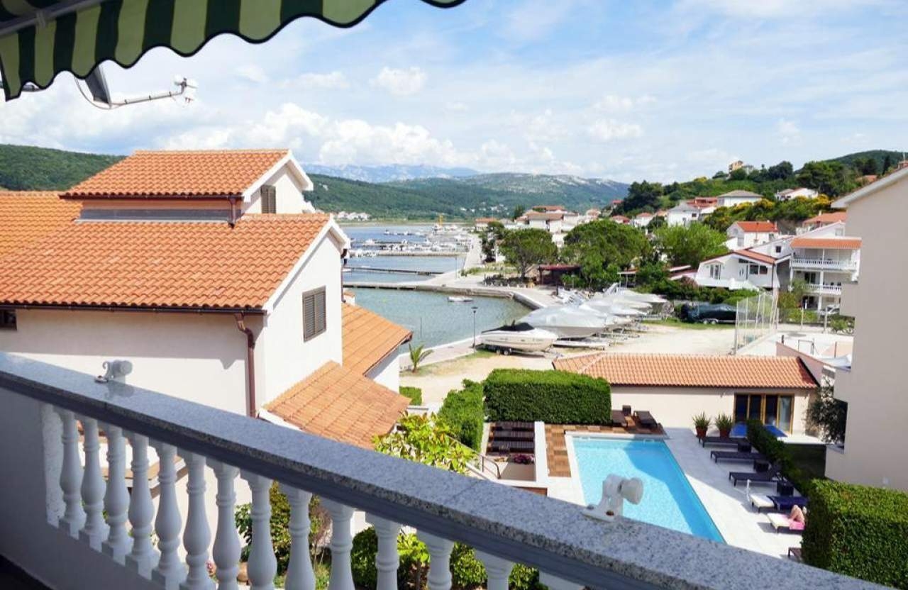 One bedroom apartment with balcony and sea view Supetarska Draga - Donja, Rab  A-a