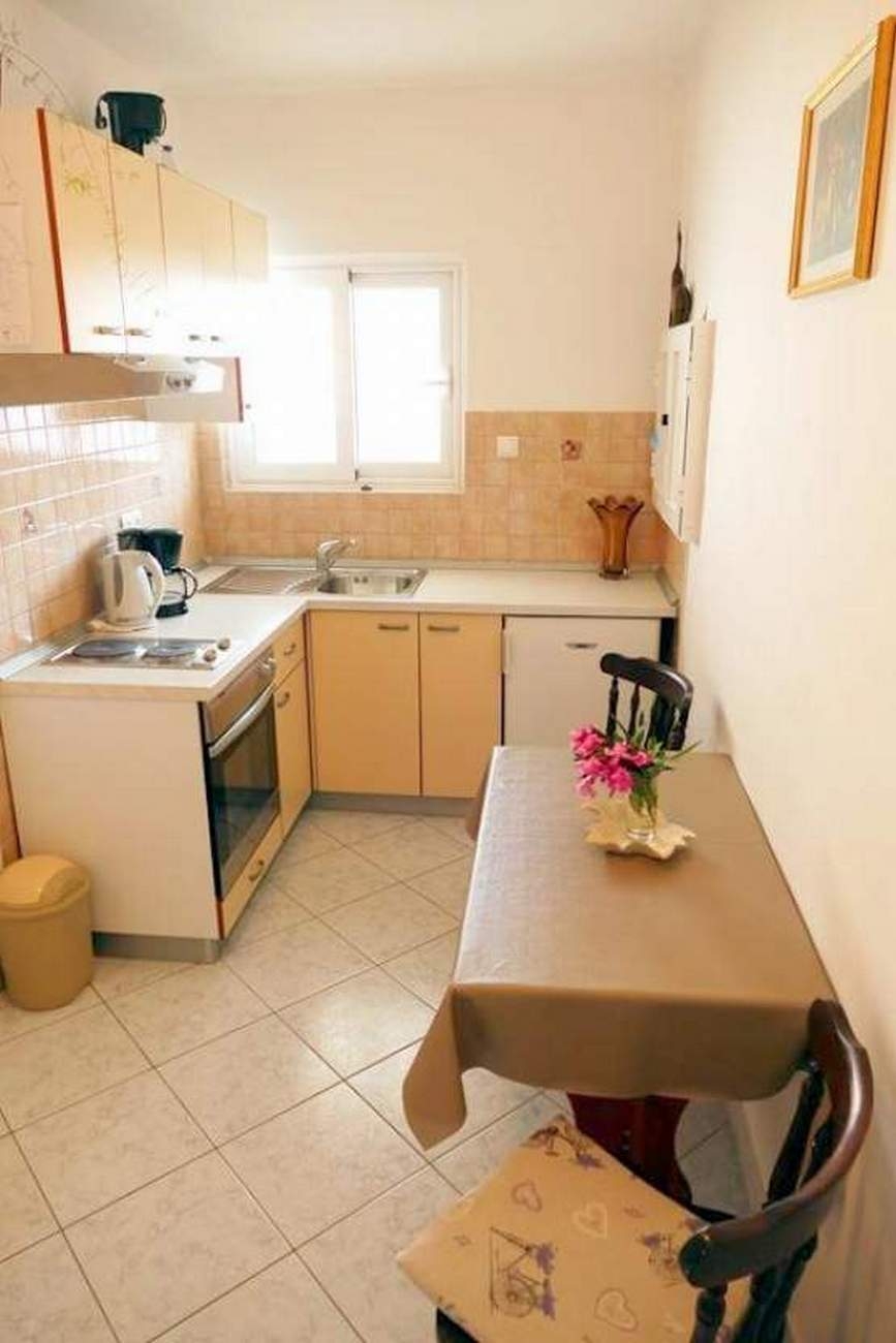 One bedroom apartment with balcony and sea view Supetarska Draga - Donja, Rab (A-22365-a)