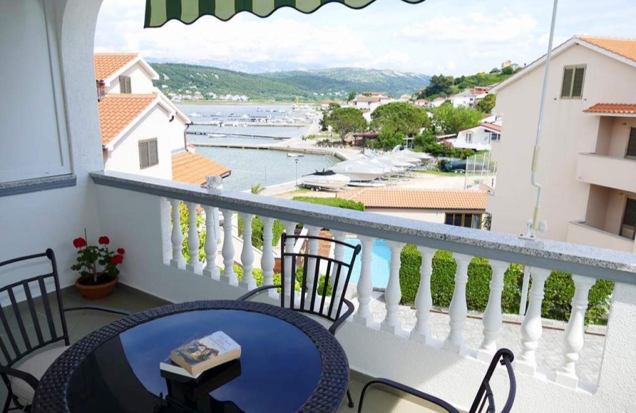 One bedroom apartment with balcony and sea view Supetarska Draga - Donja, Rab (A-22365-b) One bedroom apartment with balcony and sea view Supetarska Draga - Donja, Rab (A-22365-b)