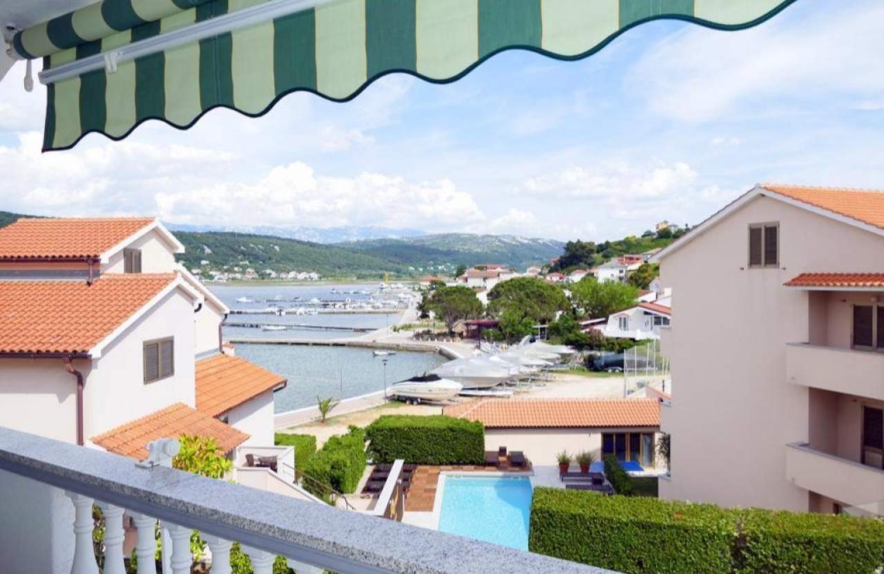 One bedroom apartment with balcony and sea view Supetarska Draga - Donja, Rab  A-b