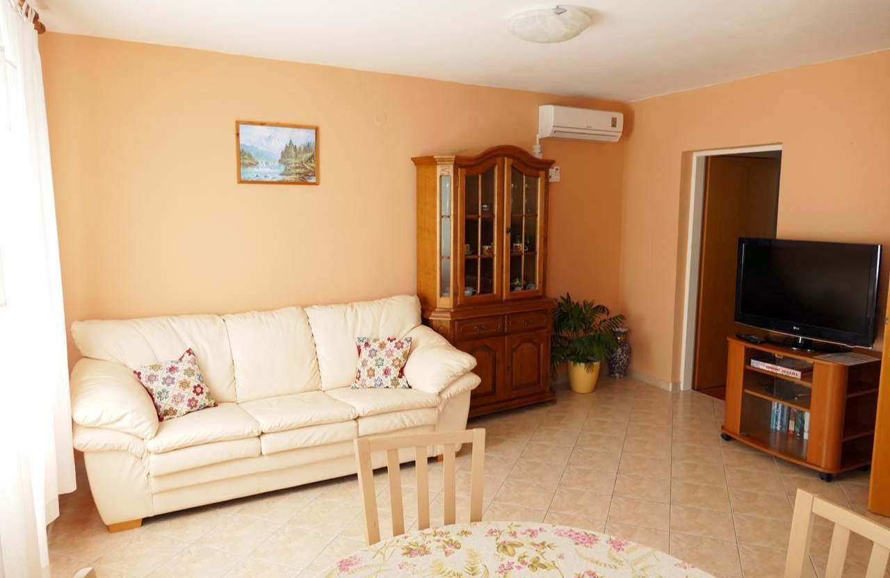 One bedroom apartment with balcony Supetarska Draga - Donja, Rab (A-22365-c)