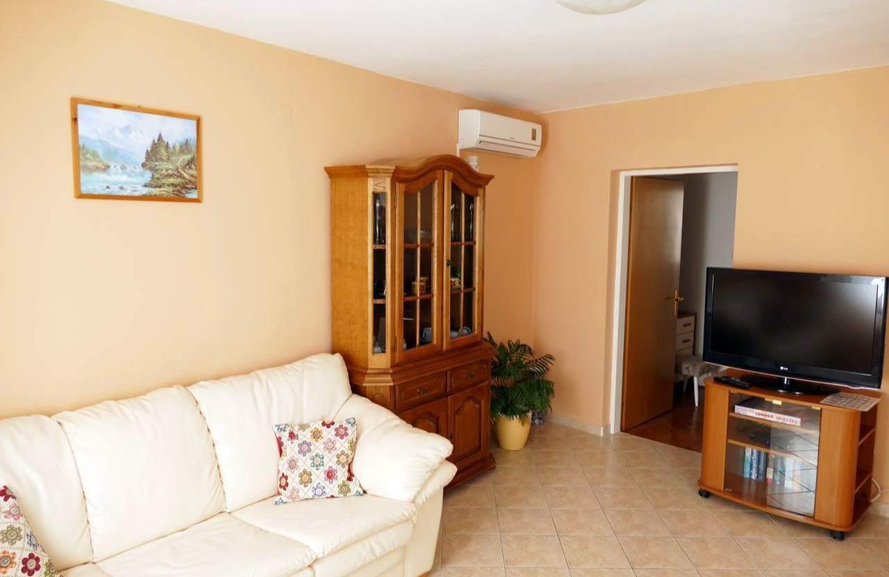 One bedroom apartment with balcony Supetarska Draga - Donja, Rab (A-22365-c) One bedroom apartment with balcony Supetarska Draga - Donja, Rab (A-22365-c)