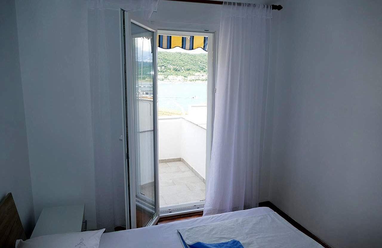 Two bedroom apartment with terrace and sea view Supetarska Draga - Donja, Rab  A-d