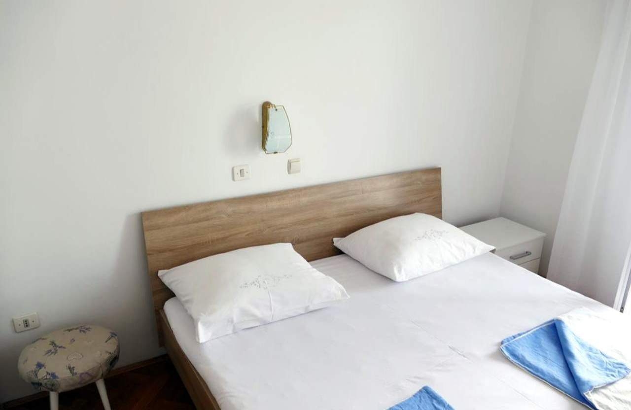 Two bedroom apartment with terrace and sea view Supetarska Draga - Donja, Rab  A-d