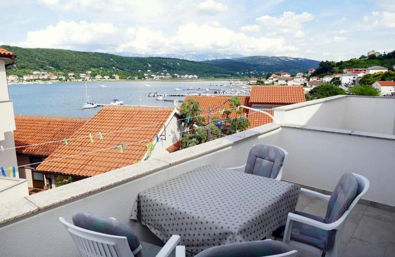 Two bedroom apartment with terrace and sea view Supetarska Draga - Donja, Rab (A-22365-d) Two bedroom apartment with terrace and sea view Supetarska Draga - Donja, Rab (A-22365-d)