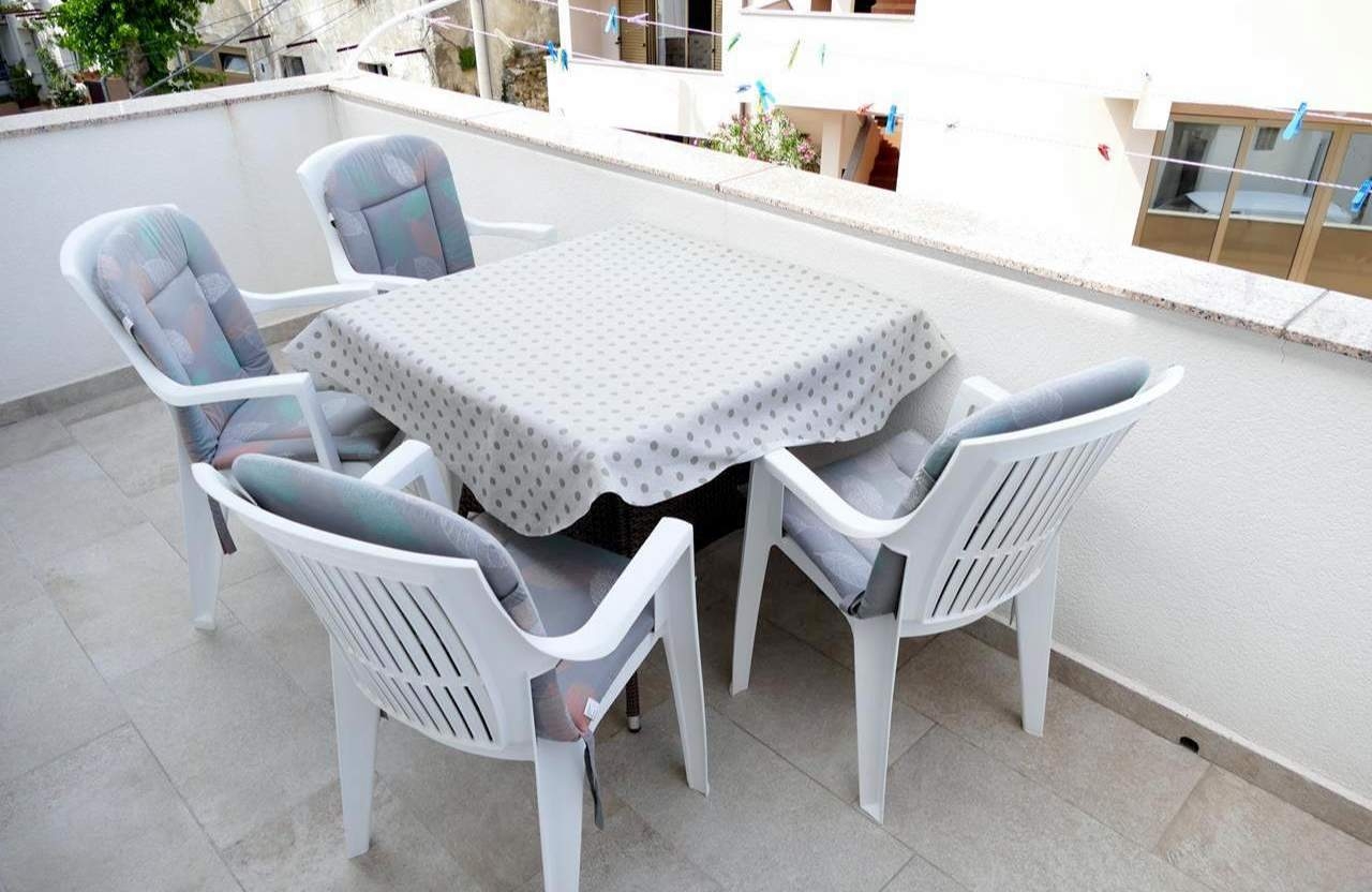 Two bedroom apartment with terrace and sea view Supetarska Draga - Donja, Rab  A-d