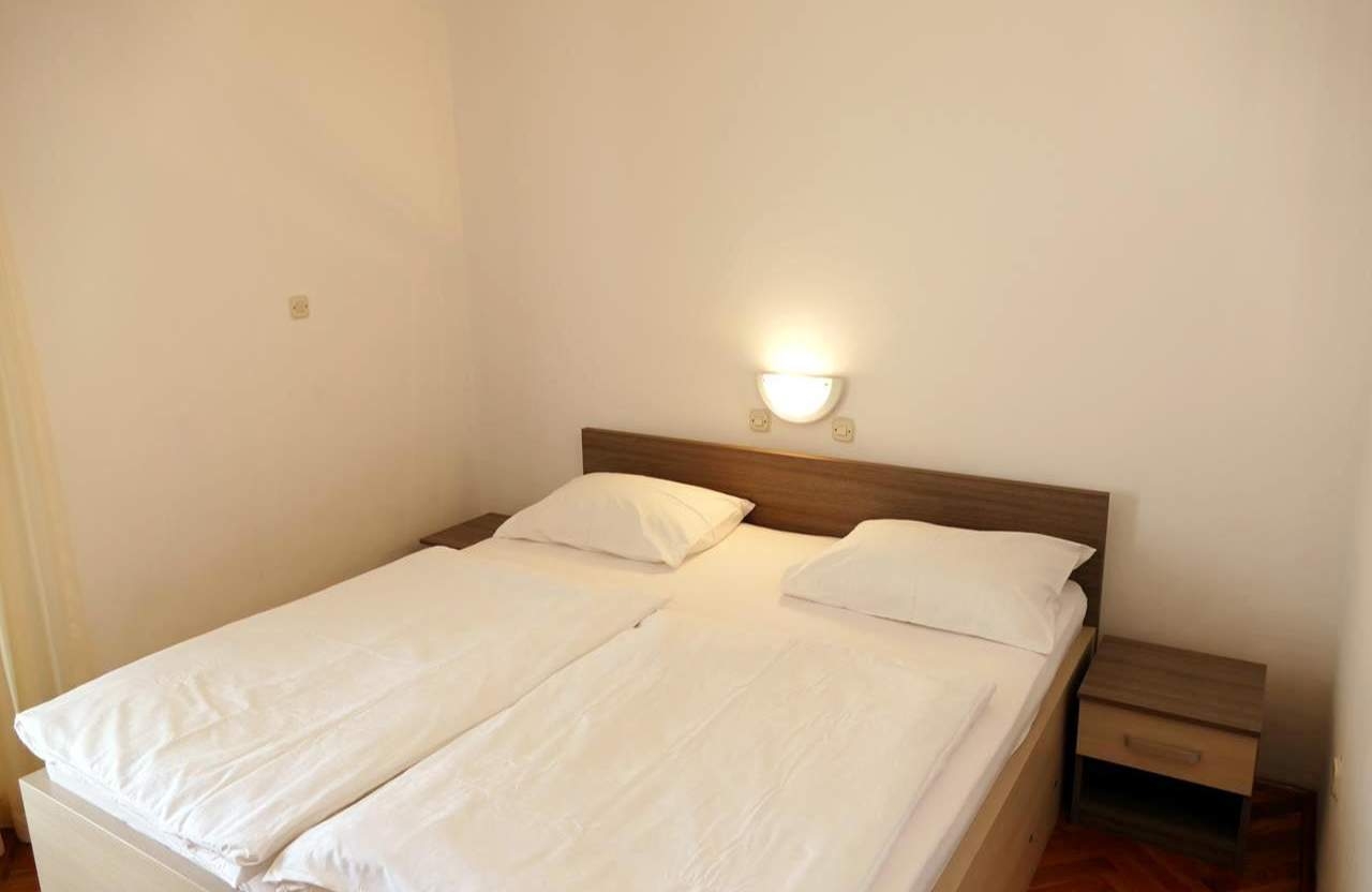 Two bedroom apartment with terrace and sea view Supetarska Draga - Donja, Rab  A-e