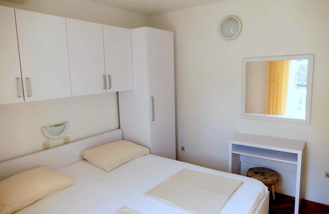 Two bedroom apartment with terrace and sea view Supetarska Draga - Donja, Rab  A-e